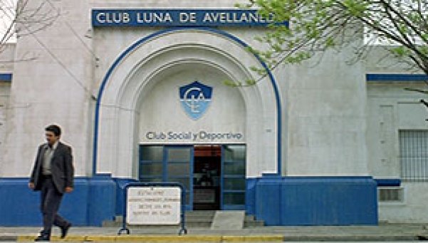 Robaron y destrozaron el club de “Luna de Avellaneda” - 24CON